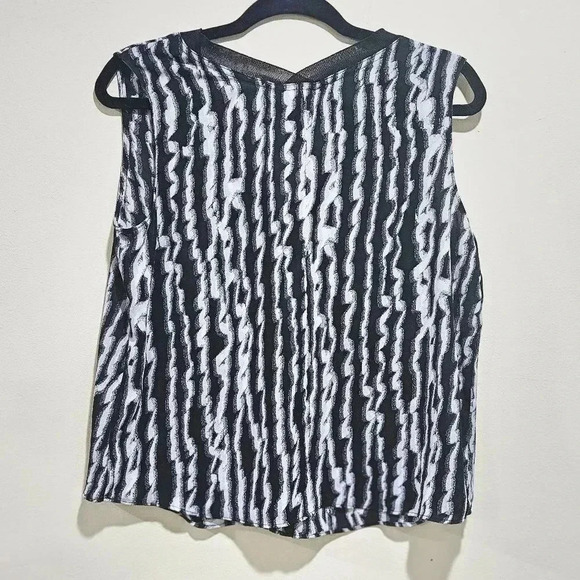 Worthington Blouse - Picture 2 of 4